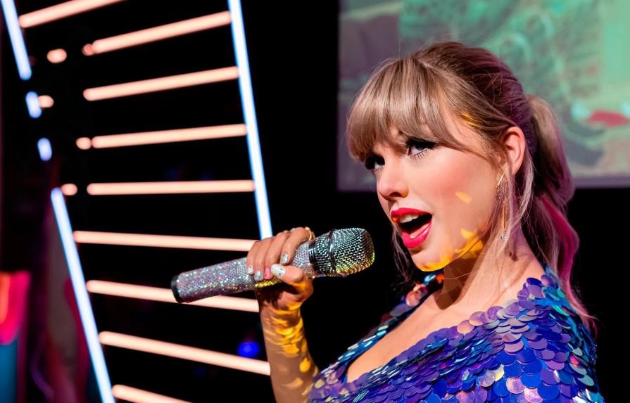 Taylor Swift establece récord al recibir el premio al álbum del año en los Grammy por Folklore
