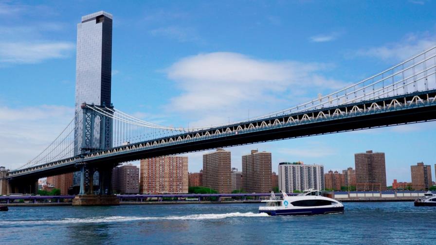 Tres arrestados por fiesta ilegal con 170 personas en un barco en Nueva York