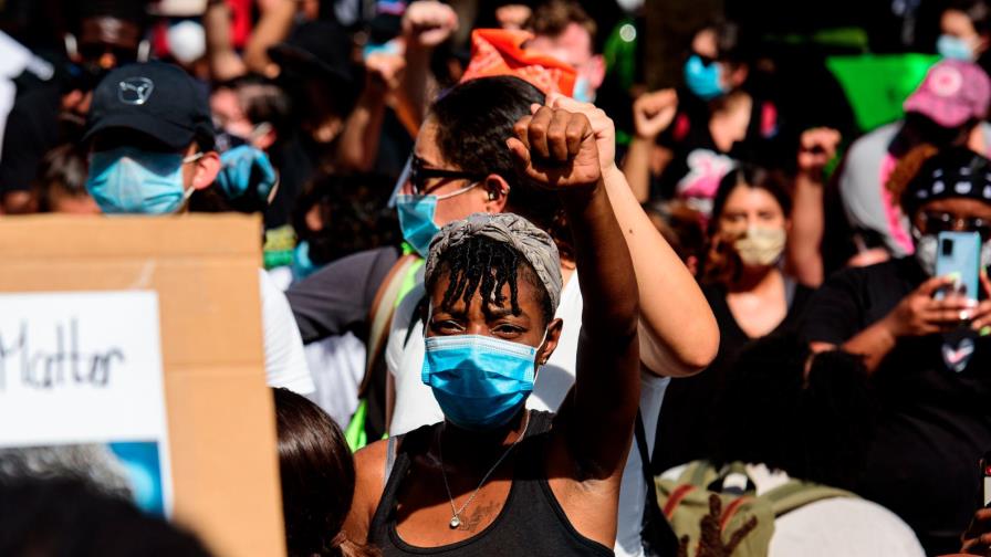 Arrestan hombre que amenazó con matar afroamericanos en marchas