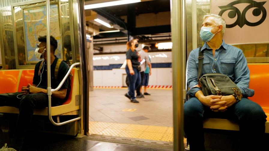 Nueva York exigirá vacuna a empleados del metro por el aumento de casos
