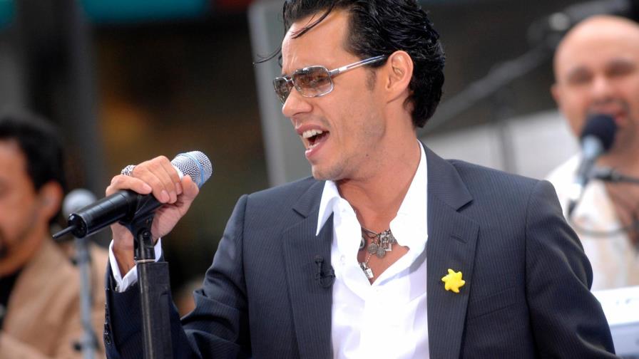 Marc Anthony despidió a una fanática y emocionó a todos sus seguidores