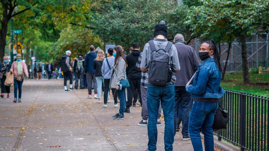 Neoyorquinos acuden a votar preocupados por el aumento de la inseguridad