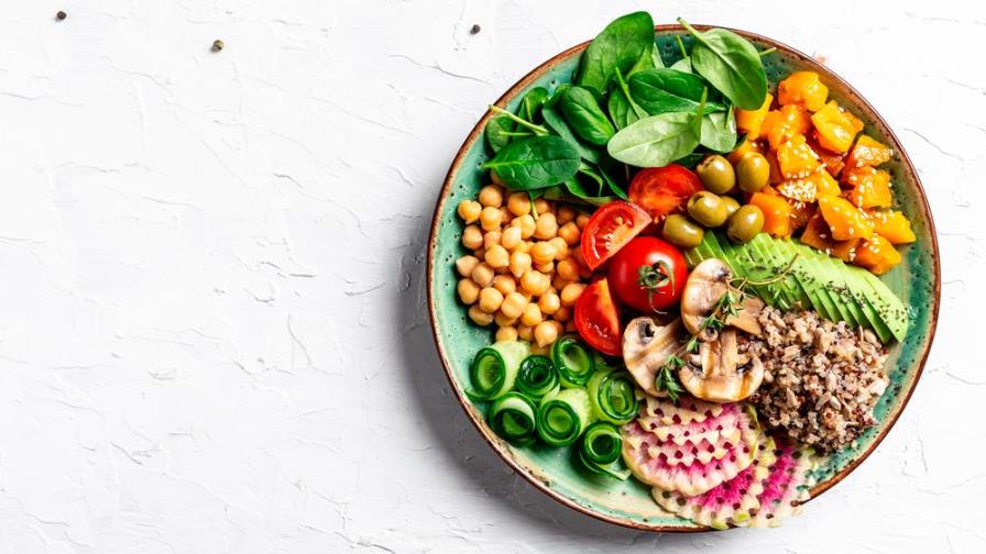 ¿Tienes una dieta vegana? ¡No deben faltar estos nutrientes!