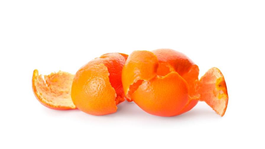 ¡No las tires! Mira todo lo que puedes hacer con las cáscaras de las naranjas