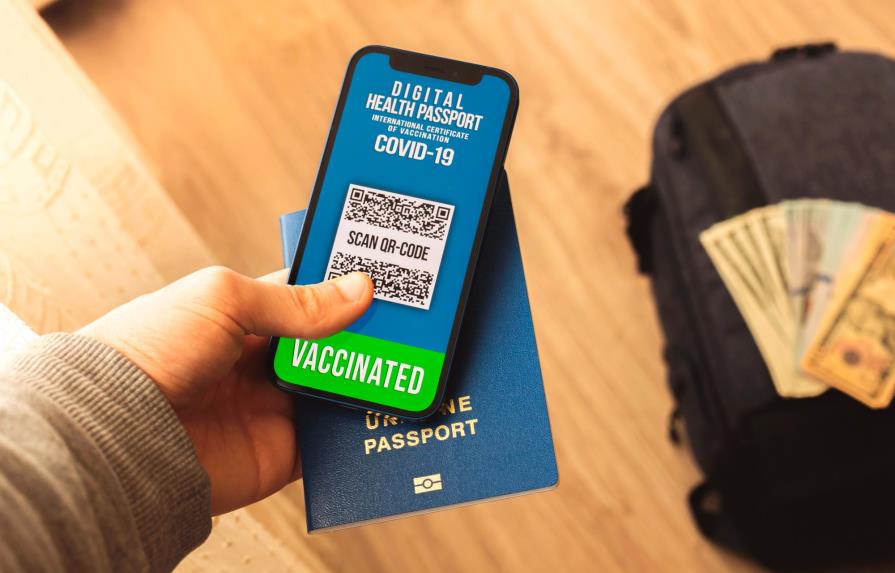 EEUU estudia la posibilidad de un pasaporte de vacunación para viajes internacionales