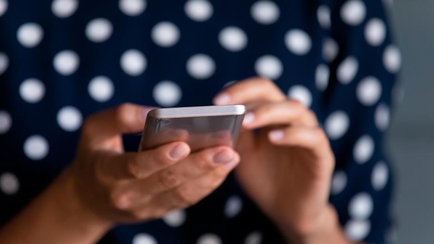 Revisó el teléfono de su marido y descubrió que planeaba asesinarla