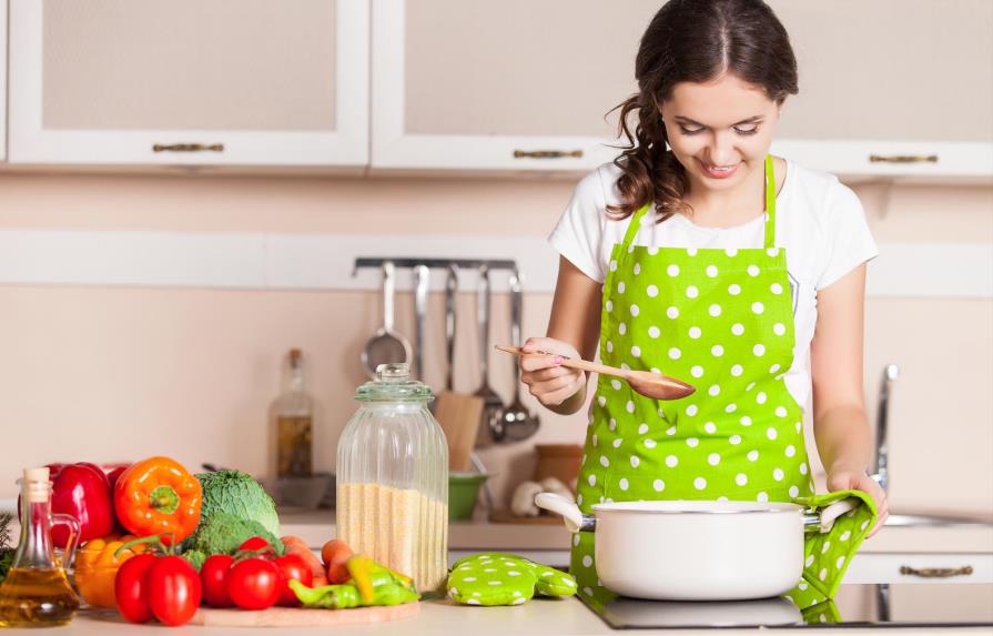 Estos son algunos de los beneficios que obtienes al cocinar en tu casa