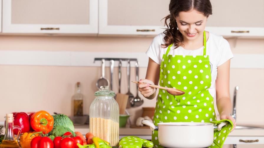 Estos son algunos de los beneficios que obtienes al cocinar en tu casa