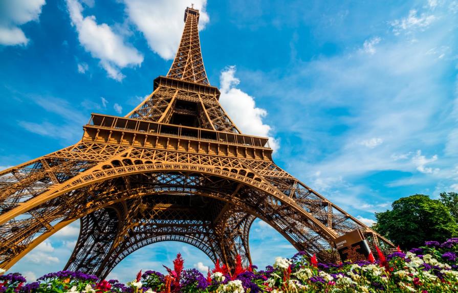 El costo de subir a la Torre Eiffel en sus 130 años 