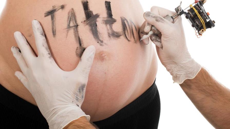 Tatuajes y embarazo, ¿sí o no?