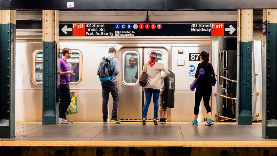 Abren centros de vacunación contra el COVID-19 en el metro de Nueva York