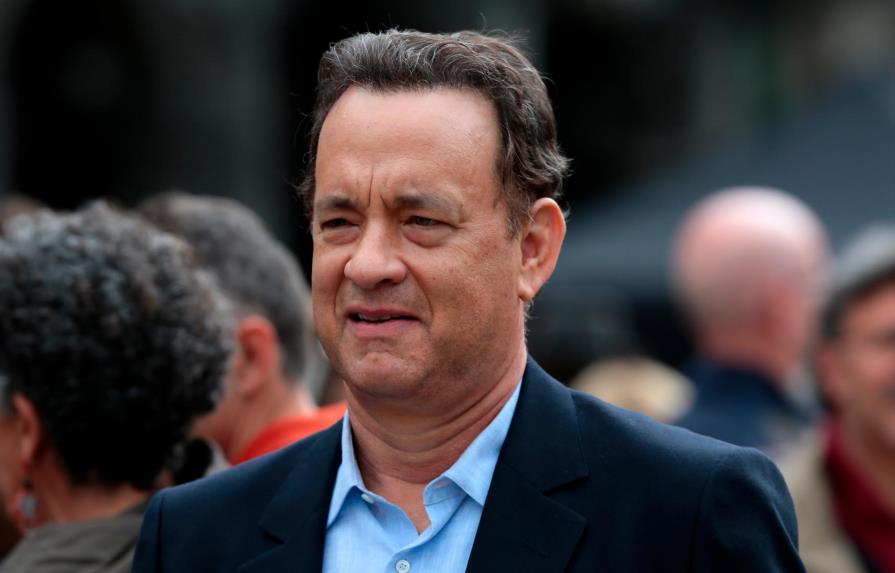 El hijo de Tom Hanks dispara contra las vacunas del COVID