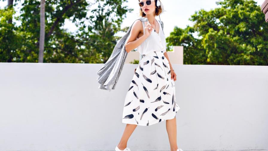 Falda midi, la pieza que arrasa este verano y puedes llevar todo el año