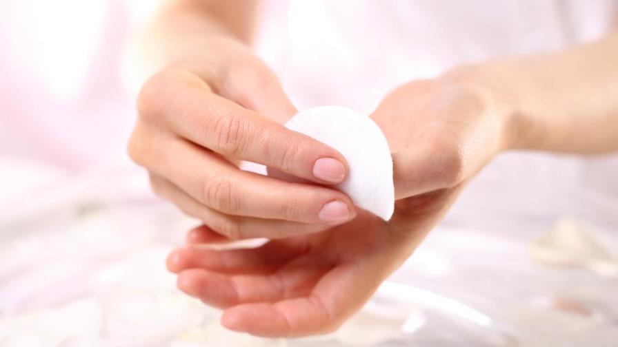 Esta es la manera correcta de quitar el esmalte sin dañar las uñas