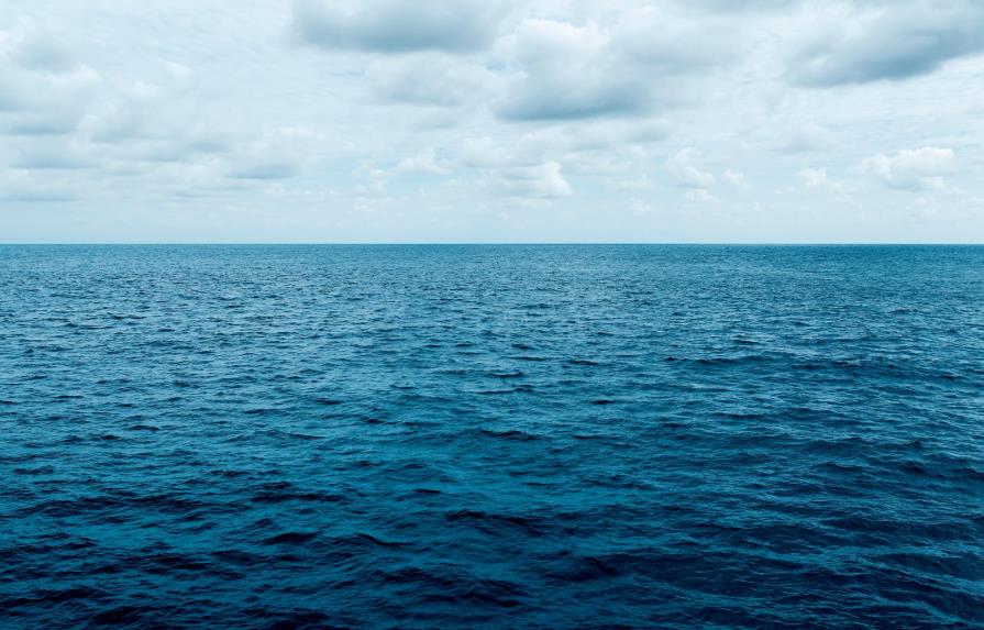Padre muere al rescatar a hijo de 11 años en el océano