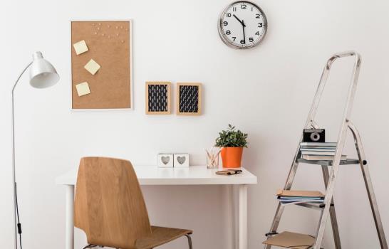 Una escalera, mil usos: 7 ideas creativas para decorar el hogar