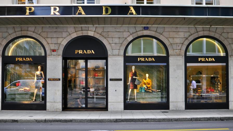 PETA exige a Prada que deje de usar animales exóticos para sus accesorios PETA exige a Prada que deje de usar animales exóticos para sus accesorios