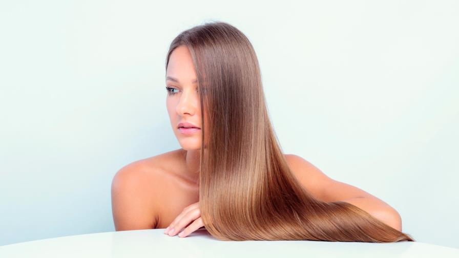 Así puedes alisar tu cabello sin plancha ni secador