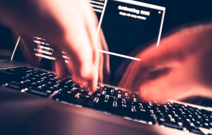 Mujer podría haber hackeado a más de 30 organizaciones