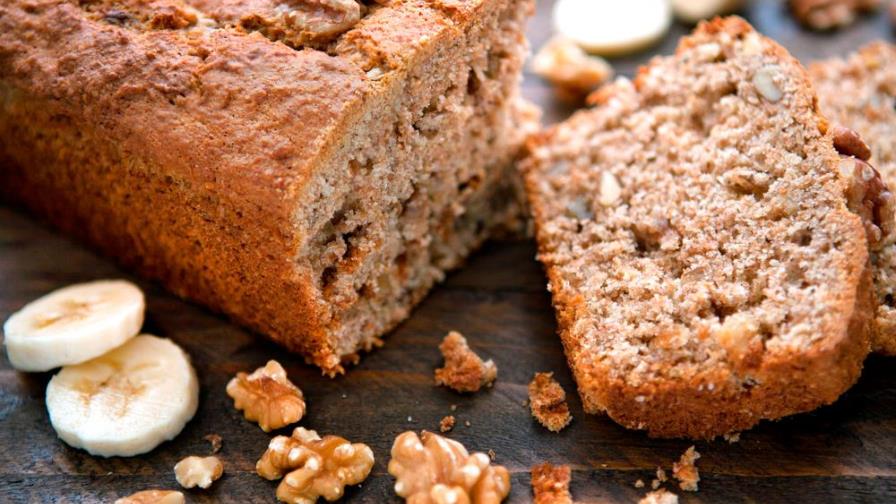 Budín saludable de avena y banana que puedes hacer con pocos ingredientes