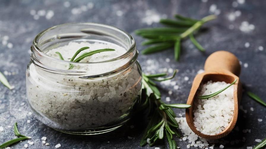 Opciones saludables para sustituir la sal