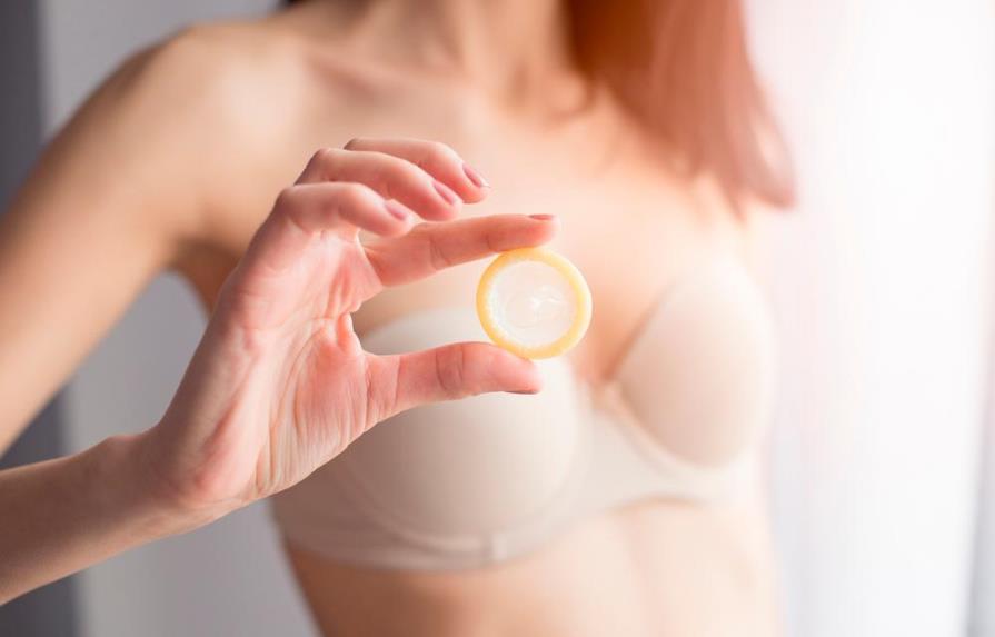 ¿Qué sucede si el preservativo queda dentro de la zona íntima?