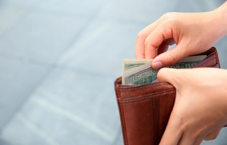 La gente devuelve más billeteras “perdidas” cuando hay más dinero en ellas