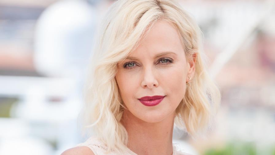 Theron espera que sus hijas sean representadas en Hollywood