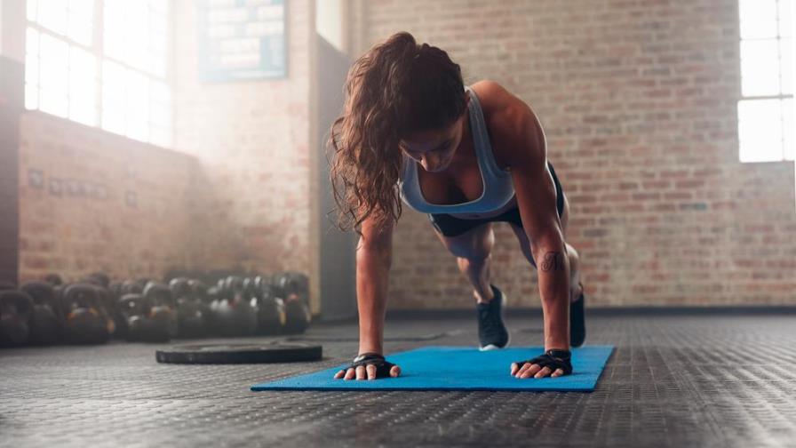 Abs de acero con esta rutina de ejercicios que puedes hacer en casa