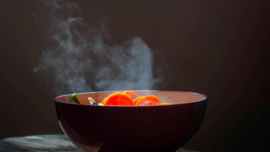 Por qué no deberías meter la comida caliente en tu nevera