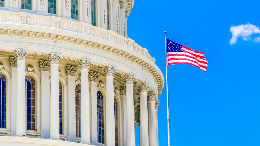 En Washington, 164 pares de zapatos recuerdan a enfermeras muertas de COVID-19