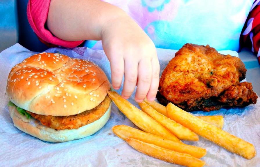 Qué hábitos influyen en el desarrollo de la obesidad infantil