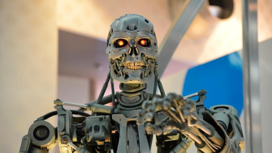 Guerras contra robots, ruinas y bombas atómicas: una mujer asegura que viajó al año 3780