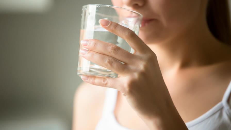 ¿Por qué tomar agua en la mañana ayuda la salud? ¿Por qué tomar agua en la mañana ayuda la salud?