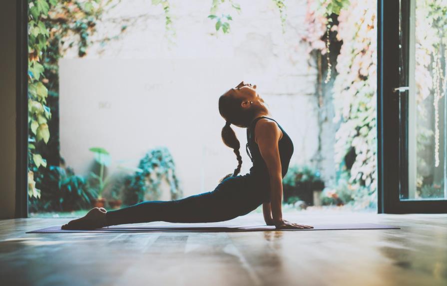 Hoy es un buen día para darle bienestar a tu cuerpo con posturas de yoga