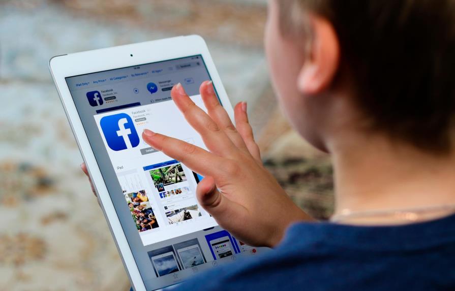 Un fallo en Facebook Kids permitió a los niños hablar con extraños en la red