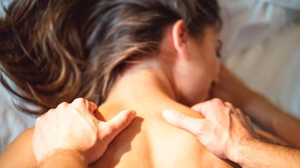 Cómo dar un masaje en los pies: 15 Pasos (con imágenes)