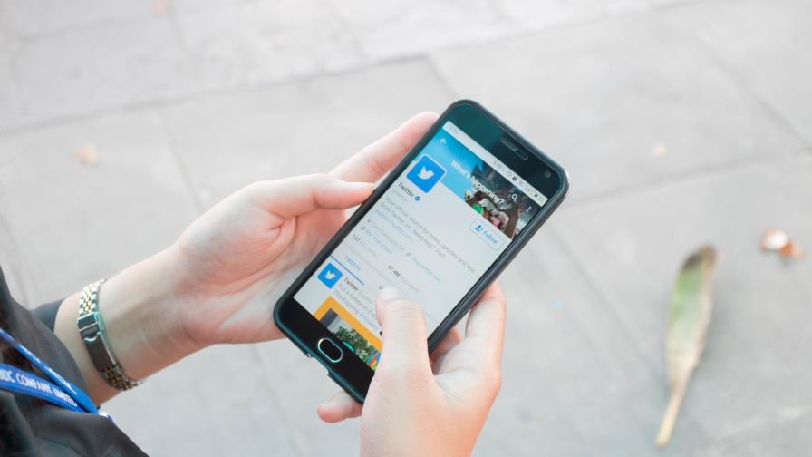 Twitter prueba una función para “esconder” los mensajes directos ofensivos