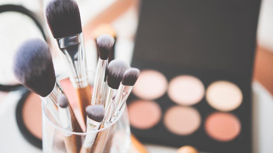 Latinos mayores de 50 se gastan más en cosmética pero se sienten ignorados