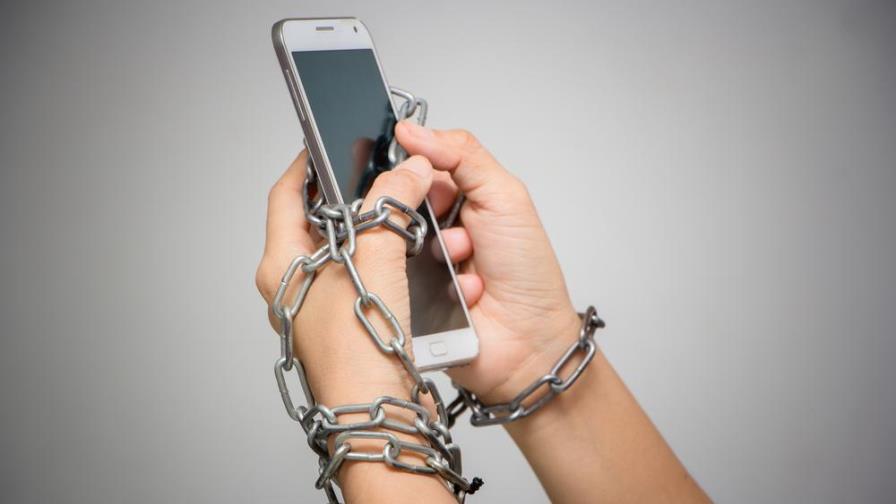 Adicción al celular: cuáles son sus efectos físicos y mentales