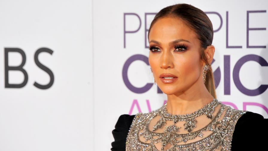 Jennifer Lopez se realiza una entrevista a ella misma