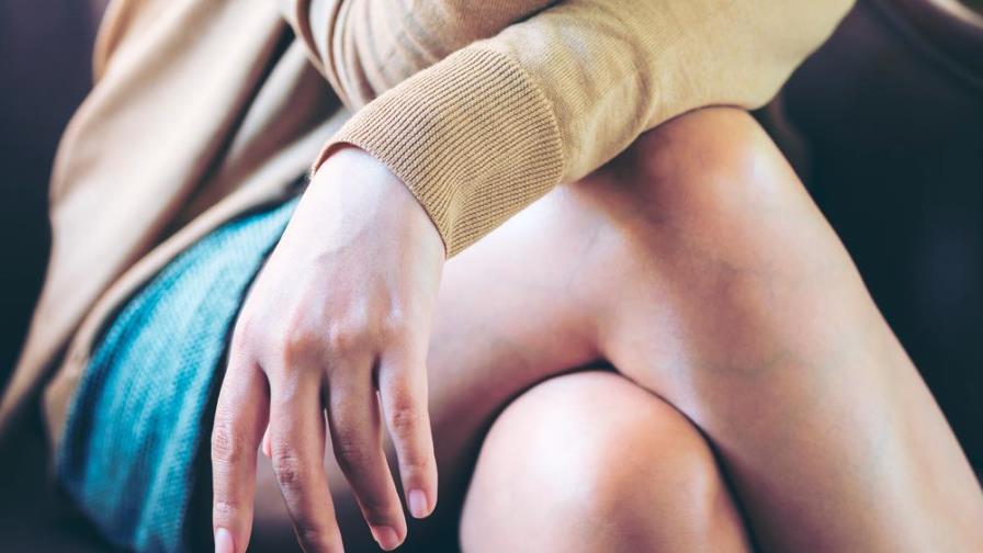 Por qué no deberías cruzar las piernas al sentarte