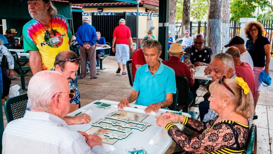 Estados con muchos latinos perderán millones de dólares si no los censan bien