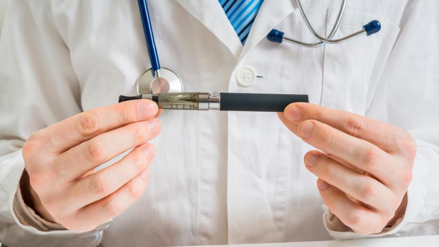 El cigarrillo electrónico    no es sano para el corazón y los pulmones