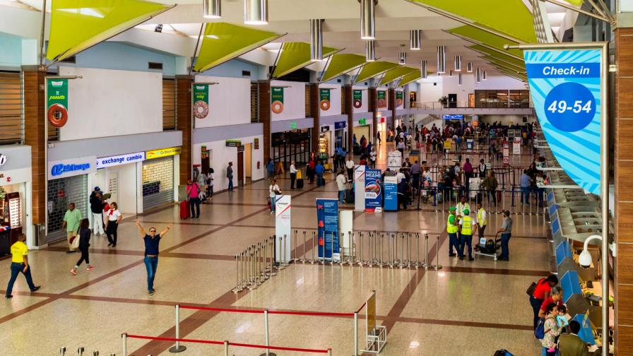 EEUU recomienda a sus ciudadanos no viajar a República Dominicana por “alto nivel de COVID-19”