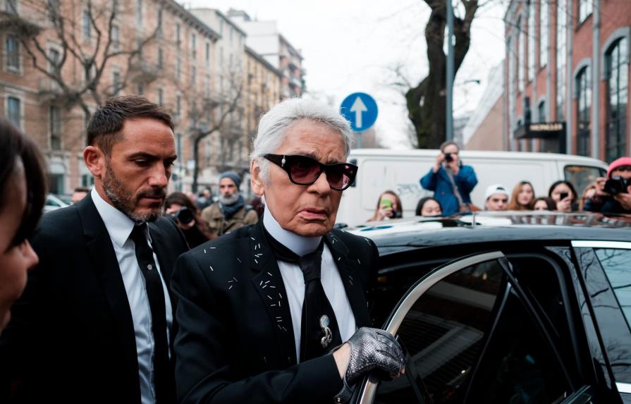 Karl Lagerfeld, ausente en desfile de Chanel 