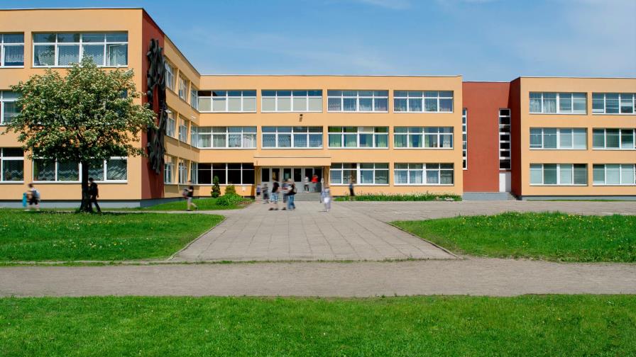 Estudiante que usaba máscara serie “La Casa de Papel” hiere de bala a compañero Estudiante que usaba máscara serie “La Casa de Papel” hiere de bala a compañero
