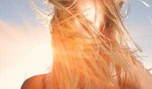 Sigue estos consejos para proteger tu cabello del sol
