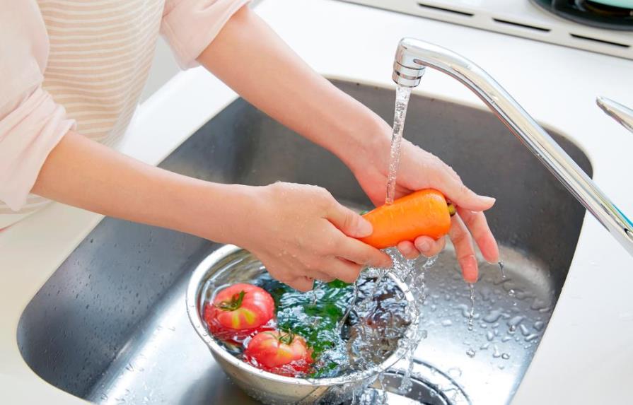 Recuerda desinfectar tus frutas y vegetales: así puedes hacerlo con cloro