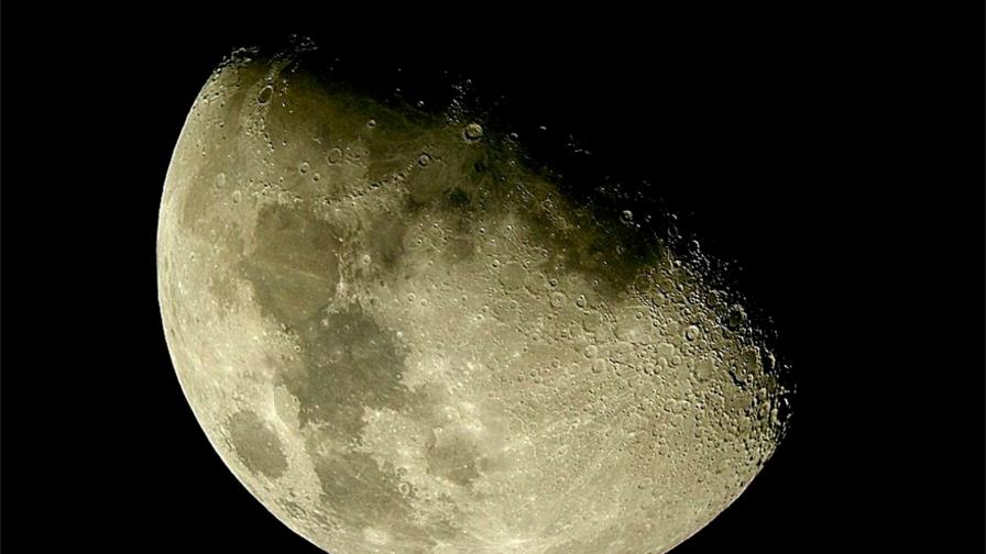 Dos cráteres de la cara oculta de la Luna serán renombrados